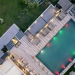 La & Crete (adults Only)